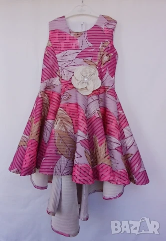 Цветна детска рокля.