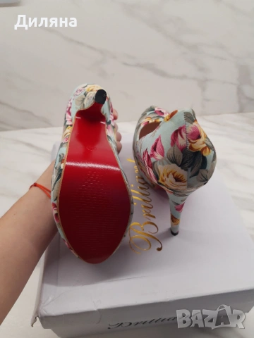 Обувки на цветя, снимка 3 - Дамски обувки на ток - 54219386