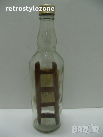 № 7438 стара стъклена бутилка  - с декорация дървена стълбичка  - вместимост 0,5 л