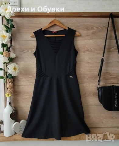Къса черна рокля GUESS , снимка 2 - Рокли - 54096371