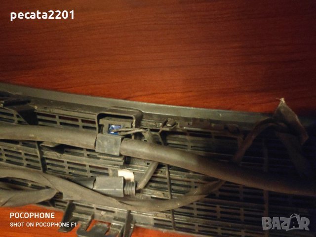 Продавам - горна решетка преден капак в комплект с пръскалките за Мерцедес, снимка 7 - Аксесоари и консумативи - 31403432