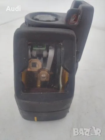 Линеен самонивелиращ  лазерен нивелир DEWALT DW078 4.5V Germany  , снимка 2 - Измервателни инструменти - 49993235