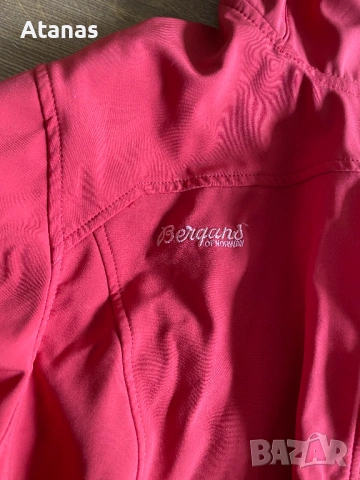 Дамски софтшел Bergans of Norway, снимка 3 - Спортни екипи - 54181651