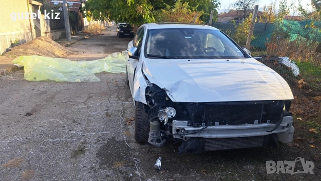 Продава се Volvo v60 2011г. 2.4 мотор 215 коня, снимка 3 - Автомобили и джипове - 52945257