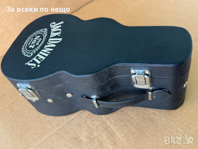 Кожен калъф за бутилка Jack Daniels с Guitar Case , калъф за китара, снимка 4 - Антикварни и старинни предмети - 52449068