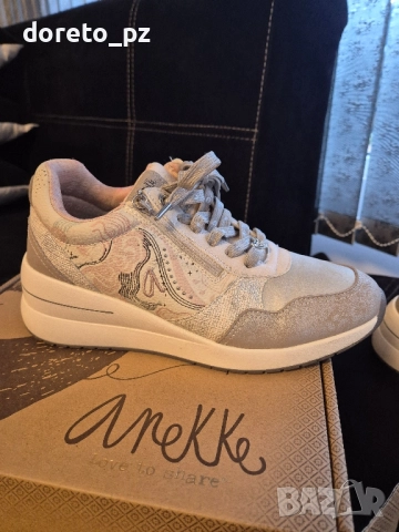 Продавам маратонки Anekke