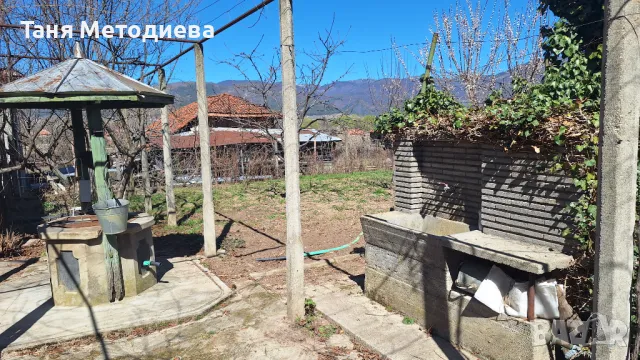 Масивна двуетажна къща 148м2, селскостопански постройки и двор 1126м2 с. Слатина 25км от Карлово, снимка 17 - Къщи - 50151884