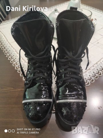 Дамски боти тип кубинки