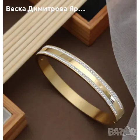 Твърда дамска гривна с камъни цирконии в изискан дизайн, снимка 2 - Гривни - 48409210