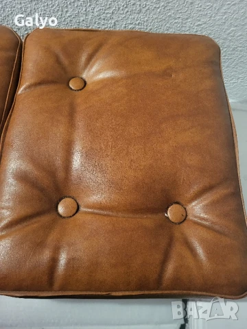 Стари антични табуретки изработени от естествена кожа и масивно дърво, снимка 4 - Столове - 50499998