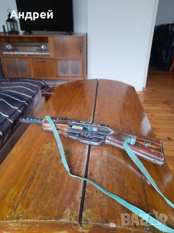 Стар детски метален автомат