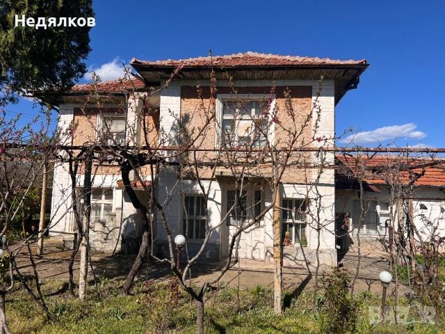 Къща с.Стрелци на 2 етажа, снимка 2 - Къщи - 54142662