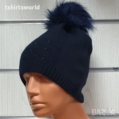 Нова зимна дамска шапка с камъчета отпред и с пух/помпон в тъмносин цвят, снимка 2 - Шапки - 48210237