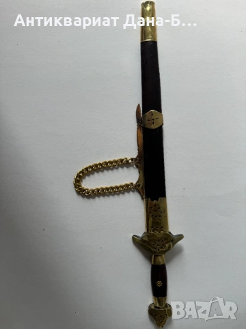 Декоративен кортик – Сувенирно оръжие с гравирано острие