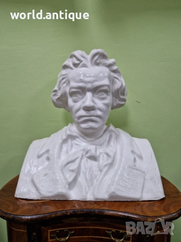 Прекрасен голям антикварен немски бюст 