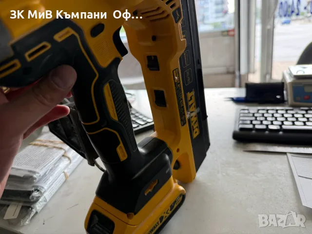 Акумулаторен такер Dewalt DCN 890, снимка 4 - Такери - 56105368