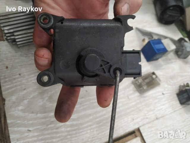 Моторче клапи клапа парно за Ауди А6 , A4 , 4B1820511M, снимка 4 - Части - 52422566