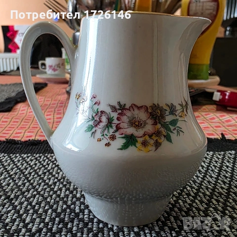 Порцеланова латиера на Китка със златен кант. 