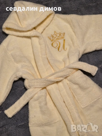 Детски халат с бродерия, снимка 2 - Хавлии и халати - 53275781