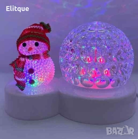 Коледна LED лампа сфера с коледна фигура на Снежен човек и многоцветна светлина