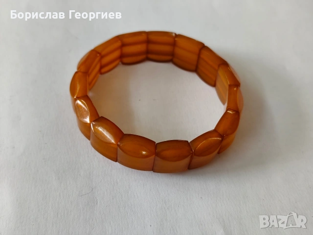 Стара гривна от кехлибар