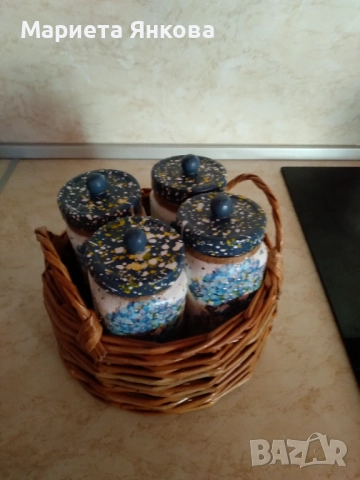 Комплект бурканчета за съхранение на подправки с ръчно плетено панерче , снимка 4 - Декорация за дома - 52573695