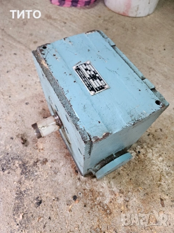 редуктор, снимка 2 - Електродвигатели - 54015404