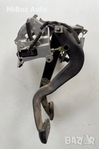 Педал съединител спирачка BMW E90 E91, снимка 2 - Части - 52733721