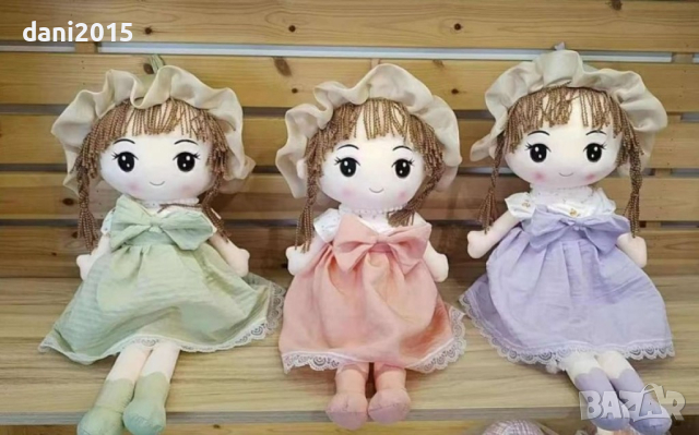 Мека детска кукла с рокля и шапка в нежни цветове - 45 см, снимка 1 - Кукли - 44737342