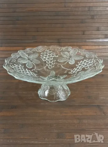 Стъклена фруктиера на краче с декор грозде