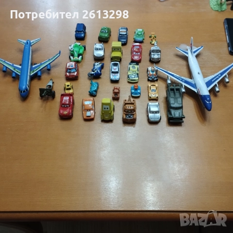 Колички метални пластмасови самолети мотори малки и големи, снимка 3 - Коли, камиони, мотори, писти - 52950855