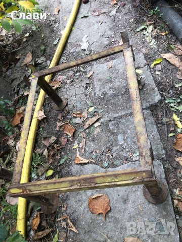 Метална поставка стойка за пчелни кошери