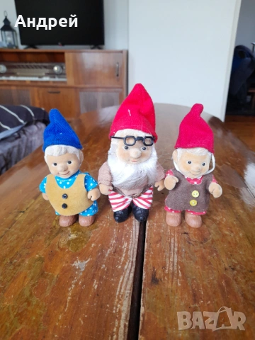 Стари кукли джуджета