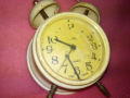 SLAVA MADE in USSR Стар КОЛЕКЦИОНЕРСКИ РУСКИ БУДИЛНИК МЕХАНИЧЕН НАСТОЛЕН ЧАСОВНИК СЛАВА СССР 30783, снимка 9