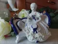  Нежна  Порцеланова статуетка  в синьо бели цветове., снимка 5