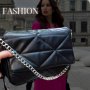 Луксозна дамска чанта с хастар и метална дръжка за рамо тип синджир, снимка 1 - Чанти - 44336962