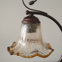 Красива  лампа с абажур от стъкло.
 , снимка 3 - Настолни лампи - 44681793