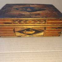Стара дървена апликирана със сламки кутия, снимка 2 - Антикварни и старинни предмети - 38628483