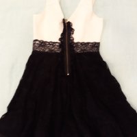 Богата уникална черно и бяло стилна рокля къса с много богата долна част, елегантна ,скъпа материя, снимка 12 - Рокли - 37258618