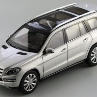 Mercedes-Benz GL-Class X166 2012 silver - мащаб 1:18 на Norev моделът е нов в кутия, снимка 6 - Колекции - 38002550