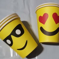 Еможи Emoji емотикони смайли 10 бр картонени чаши парти рожден ден, снимка 1 - Чаши - 29234947