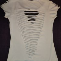 Дамска бяла накъсана тениска размер S цена 15 лв., снимка 2 - Тениски - 42900031