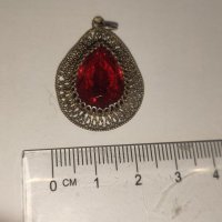Сребърна висулка с червен камък , снимка 2 - Колиета, медальони, синджири - 38523383