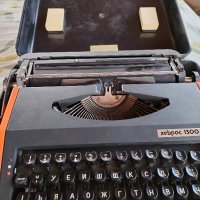 Българска пишеща машина, снимка 3 - Други ценни предмети - 44451408