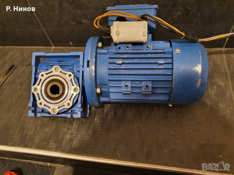 Монофазен ел.двигател/електромотор/електродвигател - редуктор 0.55 kW 35 оборота, снимка 1