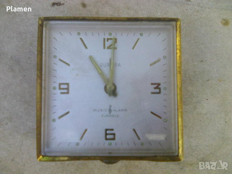 Западногермански часовник Европа 2 камъка без копчета за сверяване на часа и час за звънен, снимка 1