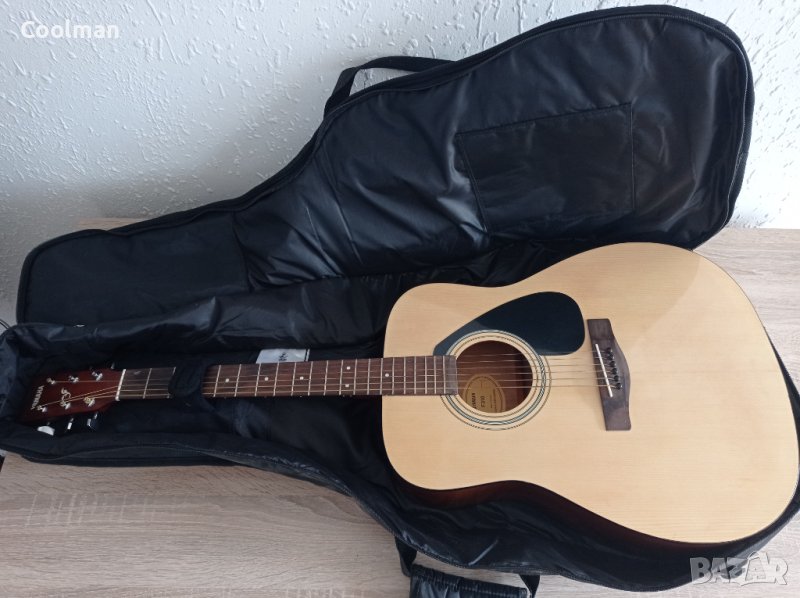 Акустична китара Yamaha с калъф и аксесоари, снимка 1