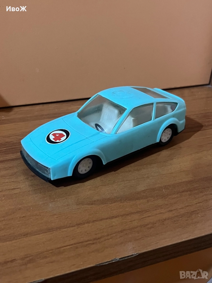 Стара пластмасова количка, снимка 1