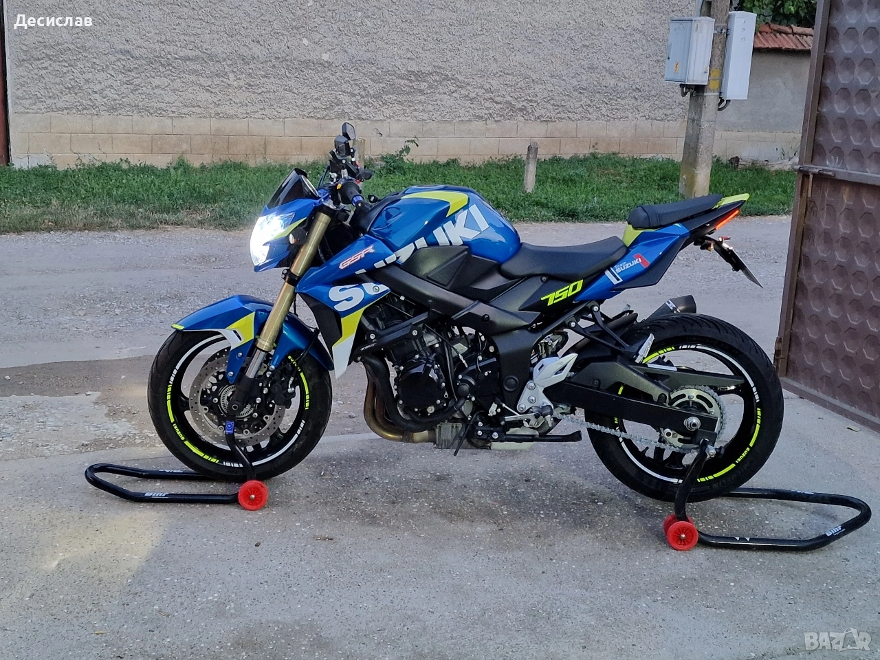 Suzuki GSR 750, снимка 1