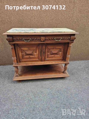 Шкаф с дърворезба и плот от мрамор